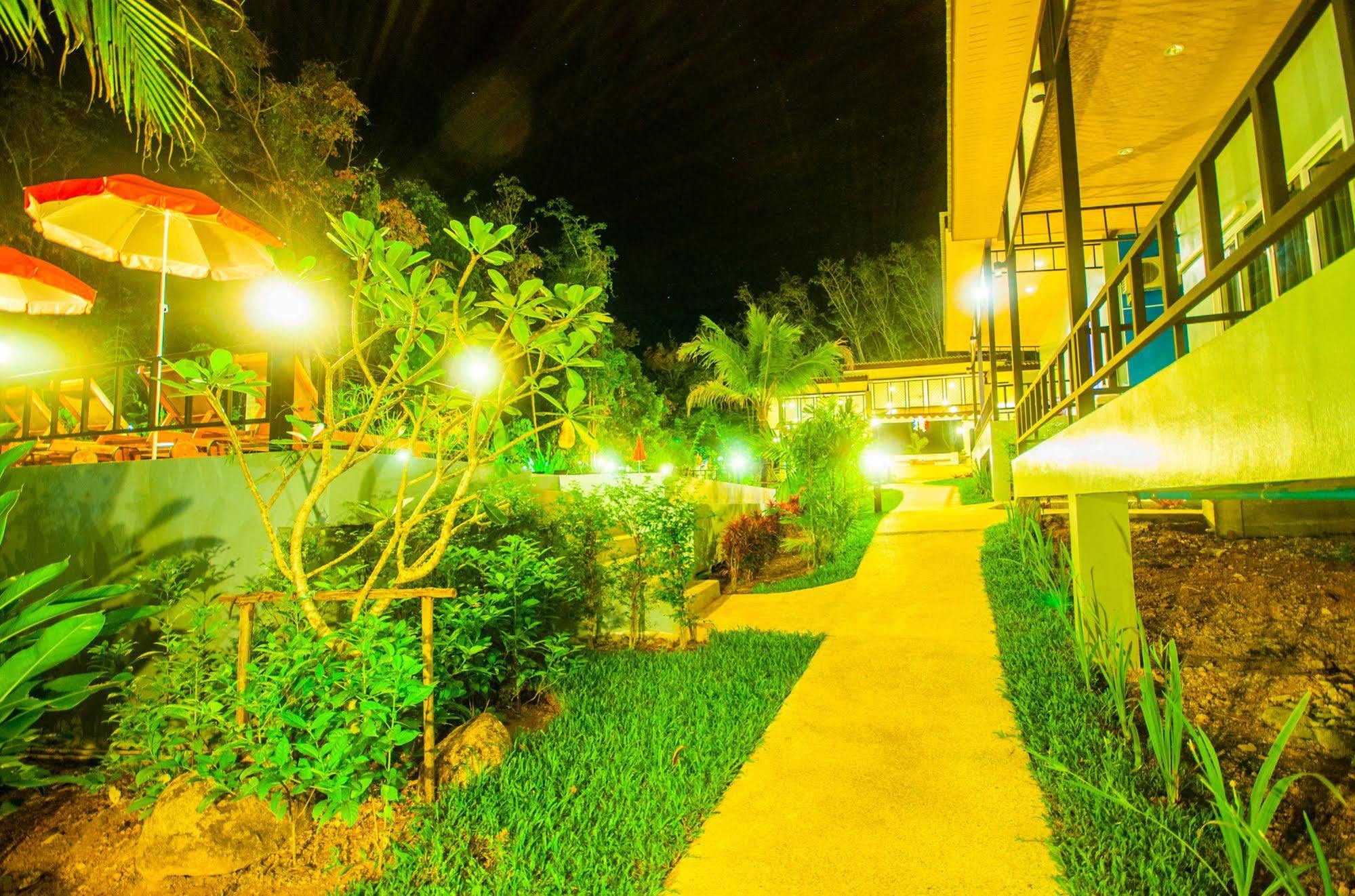 Chomphu Resort Khao Lak Exterior foto